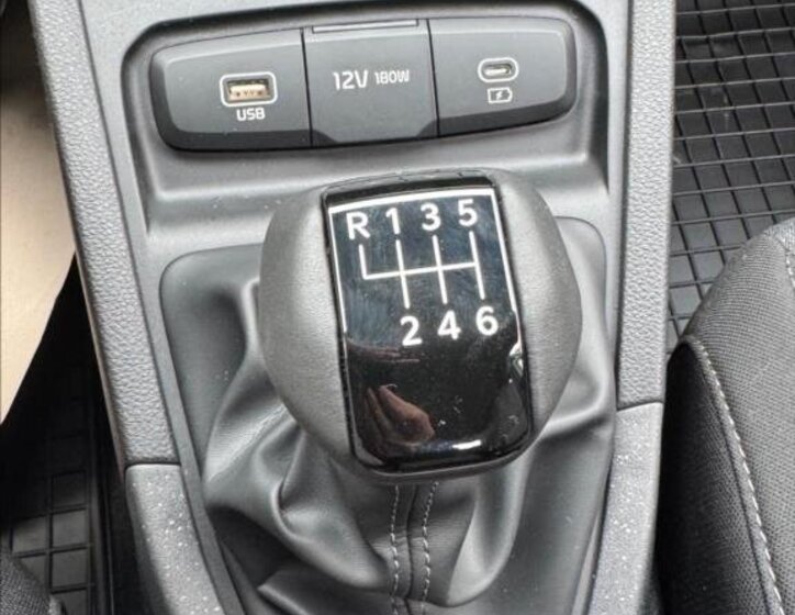 KIA Stonic CUV / Crossover 998,0 74 kw