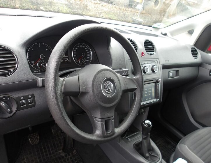 Volkswagen Caddy Skříň 1,6 l 75 kw