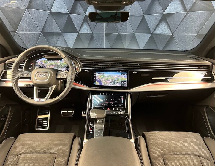 Audi Q8 SUV / Terénní 3,0 l 210 kw