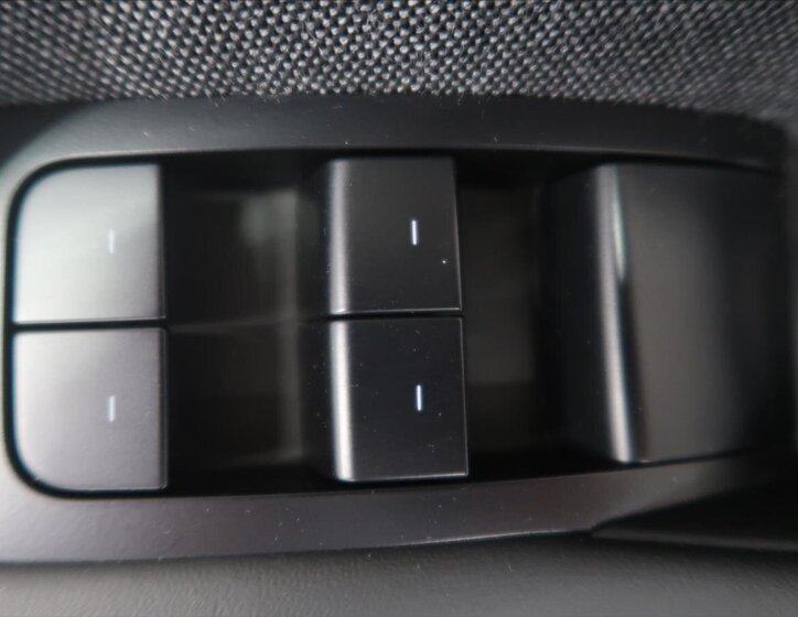 Tesla Model S Hatchback 0,0 493 kw