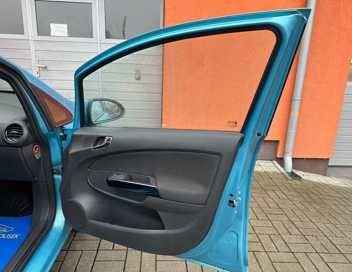 Opel Corsa Hatchback 1,4 l 64 kw