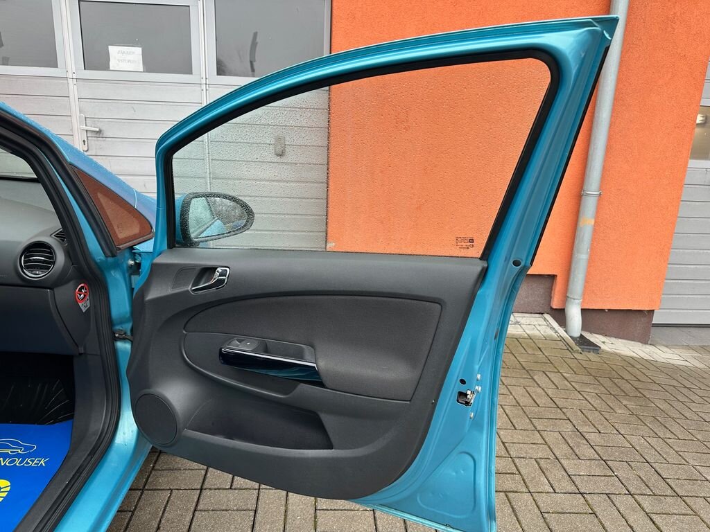 Opel Corsa Hatchback 1,4 l 64 kw