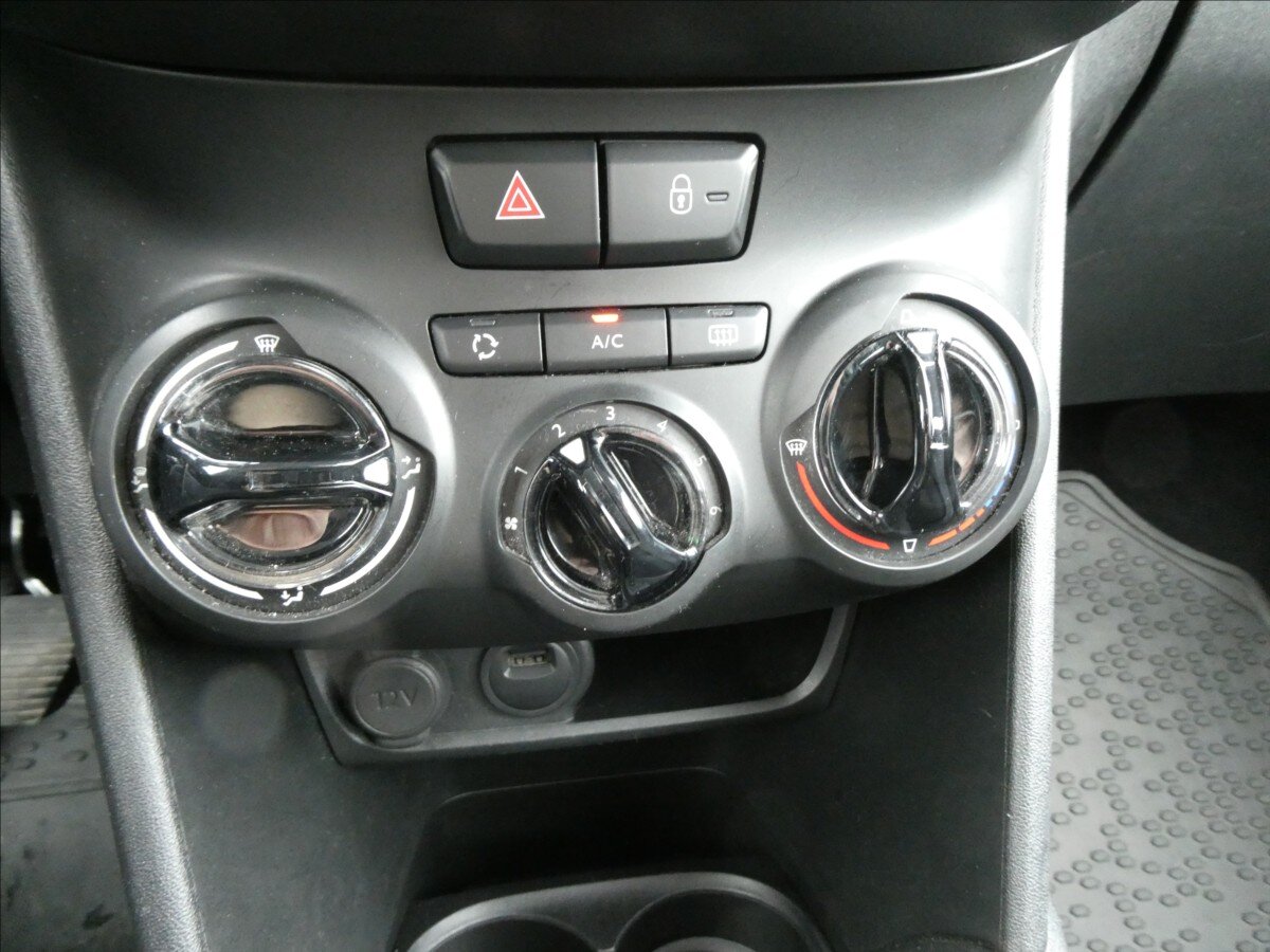 Peugeot 208 Hatchback 1,2 l 61 kw
