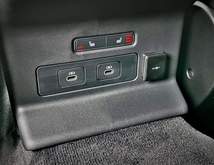 Land Rover Range Rover Velar SUV / Terénní 2,0 l 150 kw