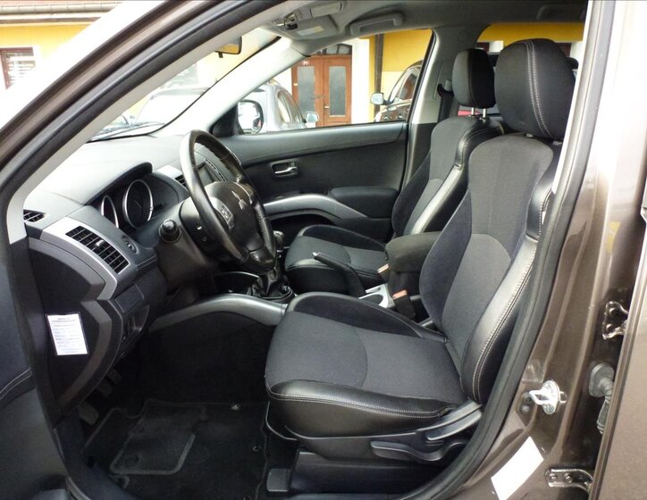 Mitsubishi Outlander Kombi 2,3 l 130 kw