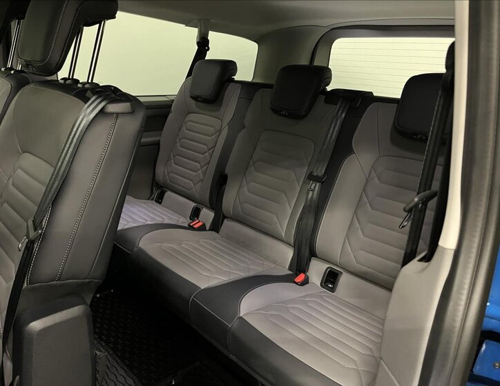 Volkswagen Caravelle 22