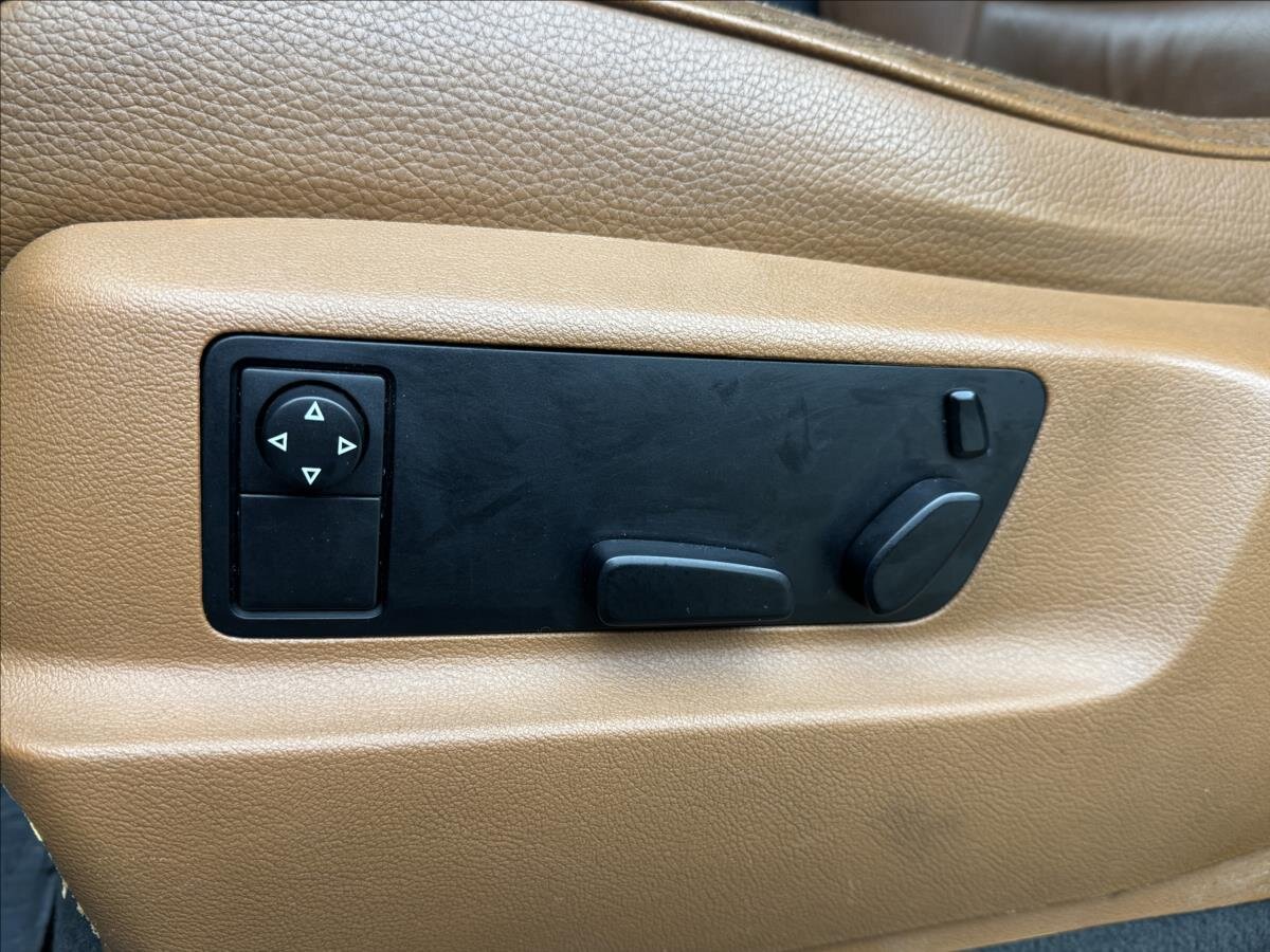 Volkswagen Touareg SUV / Terénní 3,0 l 165 kw