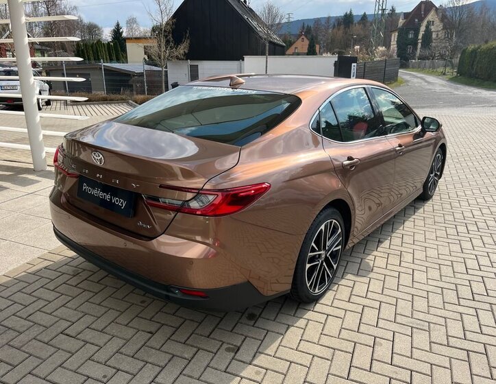 Toyota Camry Sedan / Limuzína 2,5 l 137 kw