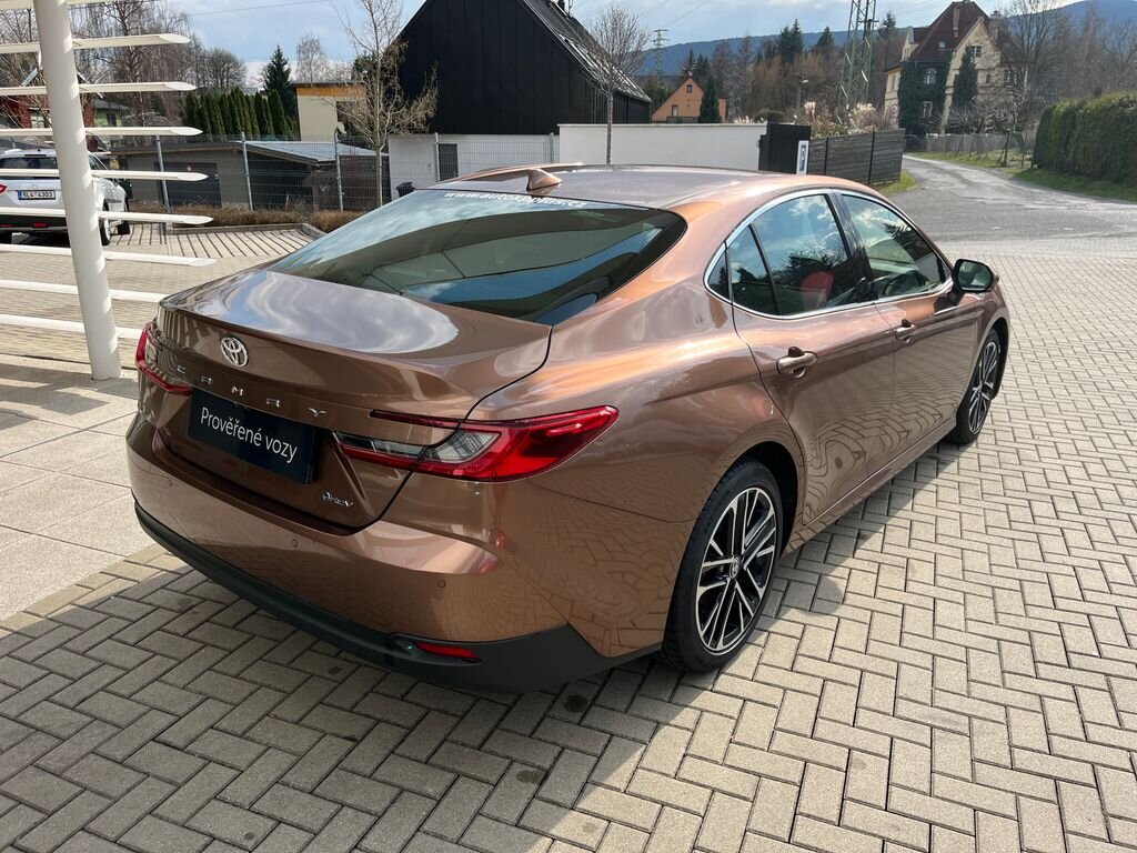 Toyota Camry Sedan / Limuzína 2,5 l 137 kw
