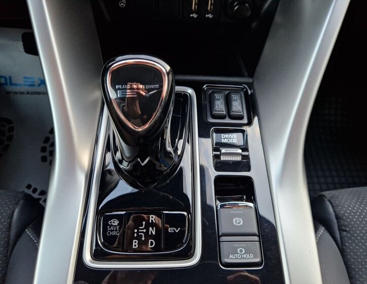 Mitsubishi Ostatní SUV / Terénní 2,4 l 138 kw