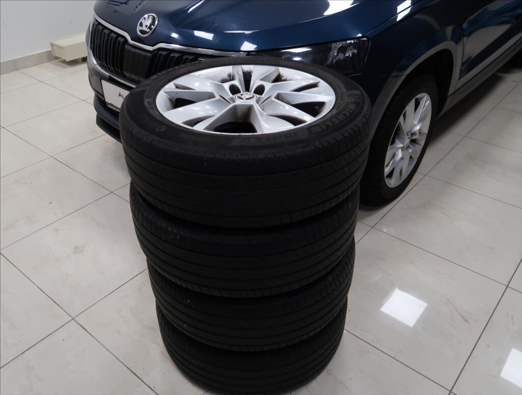 Škoda Karoq SUV / Terénní 1,5 l 110 kw