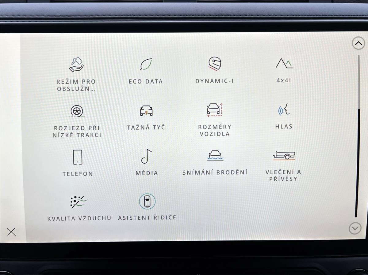 Land Rover Defender SUV 4,4 l 467 kw