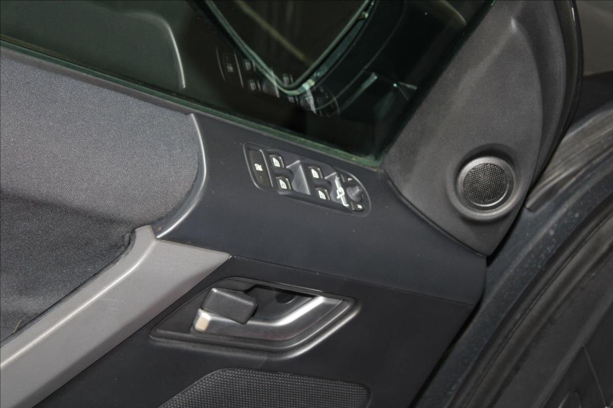 Land Rover Freelander SUV / Terénní 2,2 l 112 kw