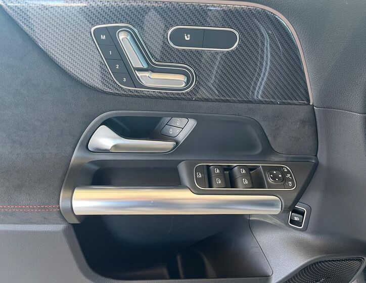 Mercedes-Benz GLA 10