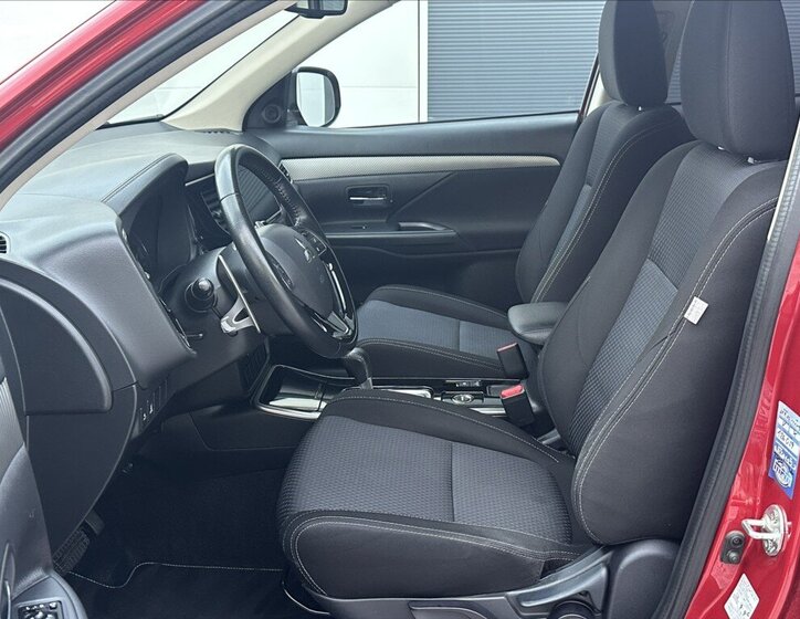 Mitsubishi Outlander SUV / Terénní 2,3 l 110 kw