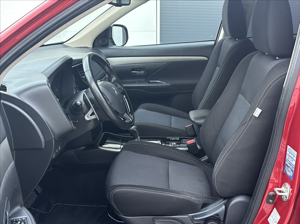 Mitsubishi Outlander SUV / Terénní 2,3 l 110 kw