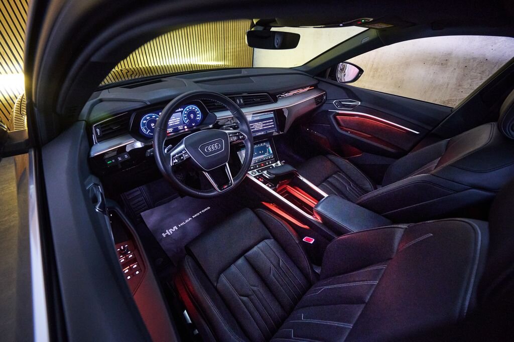 Audi e-tron SUV / Terénní 0,0 300 kw