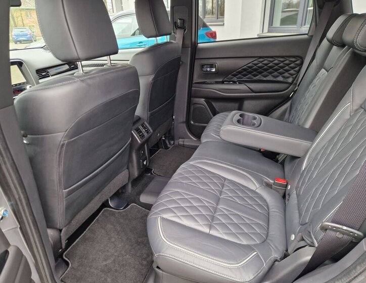 Mitsubishi Outlander SUV / Terénní 2,4 l 165 kw