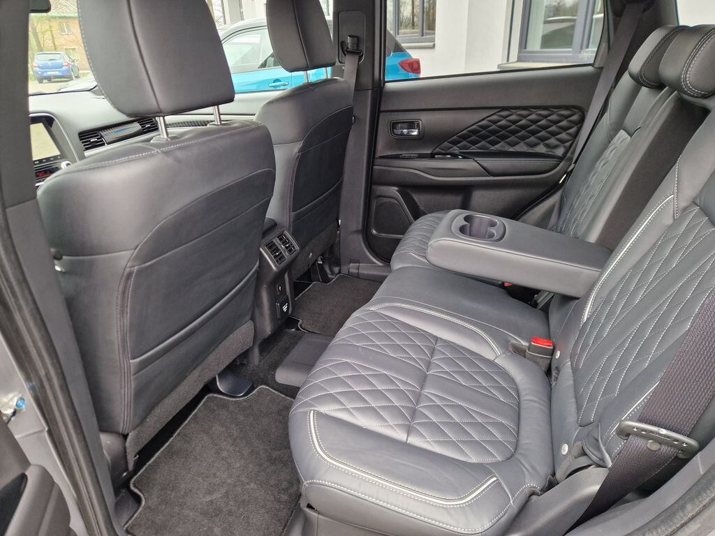 Mitsubishi Outlander SUV / Terénní 2,4 l 165 kw