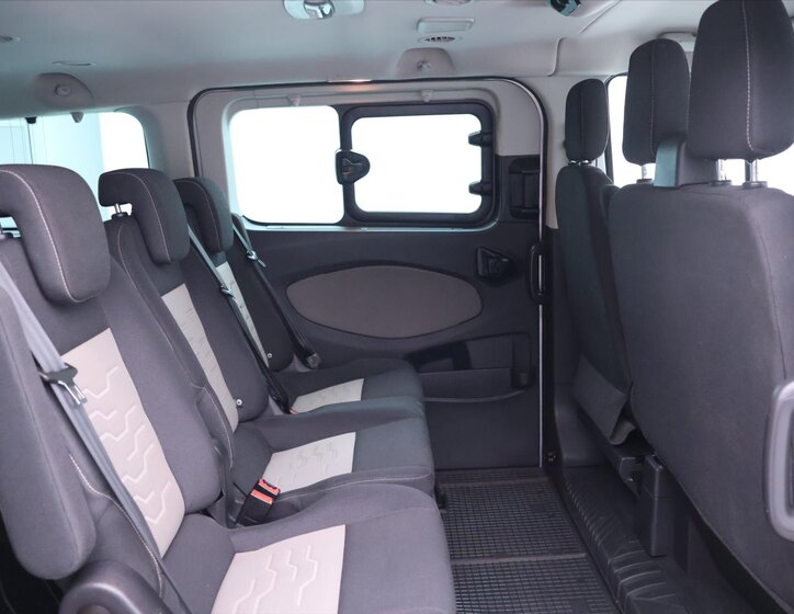 Ford Tourneo Custom 15