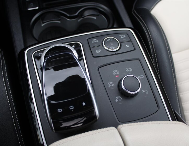 Mercedes-Benz GLE SUV 4,7 l 335 kw