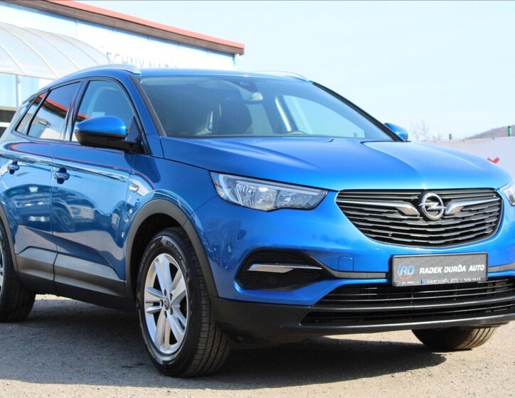 Opel Grandland X SUV / Terénní 1,2 l 96 kw