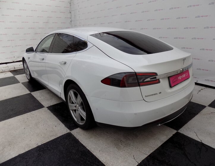 Tesla Model S 3
