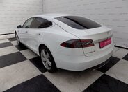 Tesla Model S 3