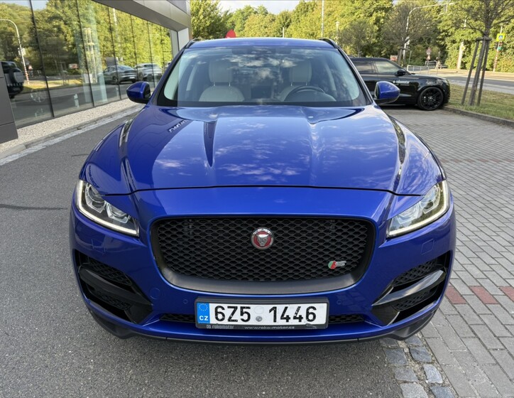 Jaguar F-Pace 3