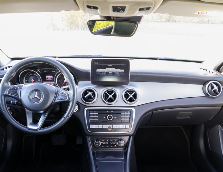 Mercedes-Benz GLA 28