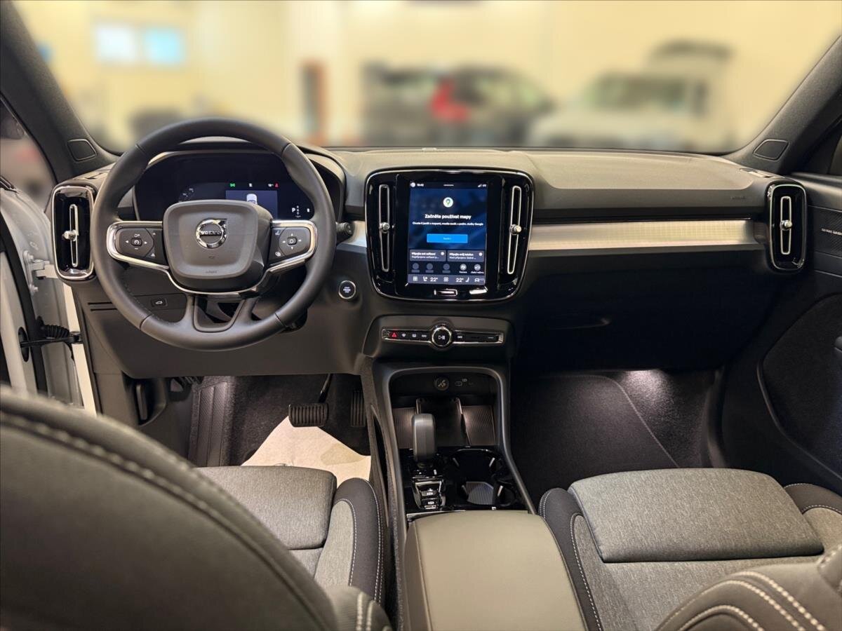 Volvo XC40 SUV / Terénní 2,0 l 120 kw