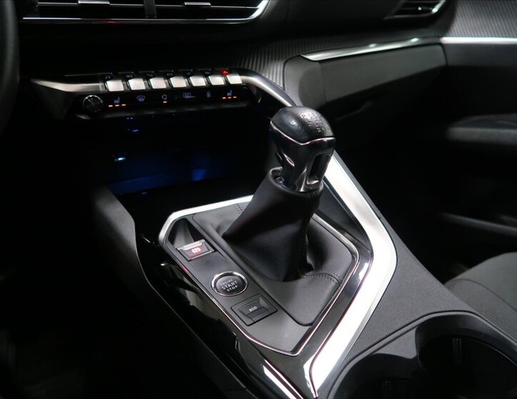 Peugeot 5008 MPV 1,5 l 96 kw