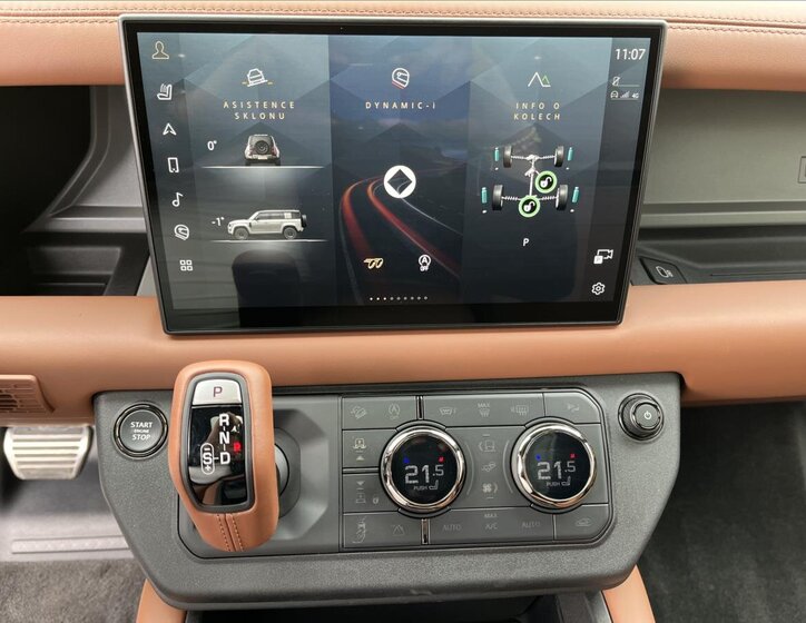 Land Rover Defender SUV 4,4 l 467 kw