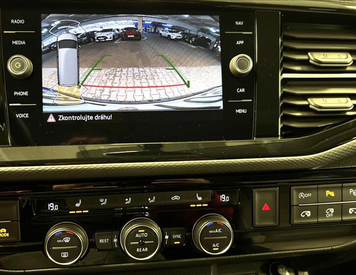 Volkswagen Multivan 15