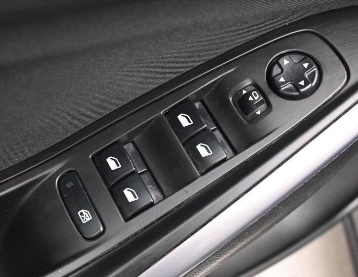 Opel Grandland X SUV / Terénní 1,6 l 88 kw