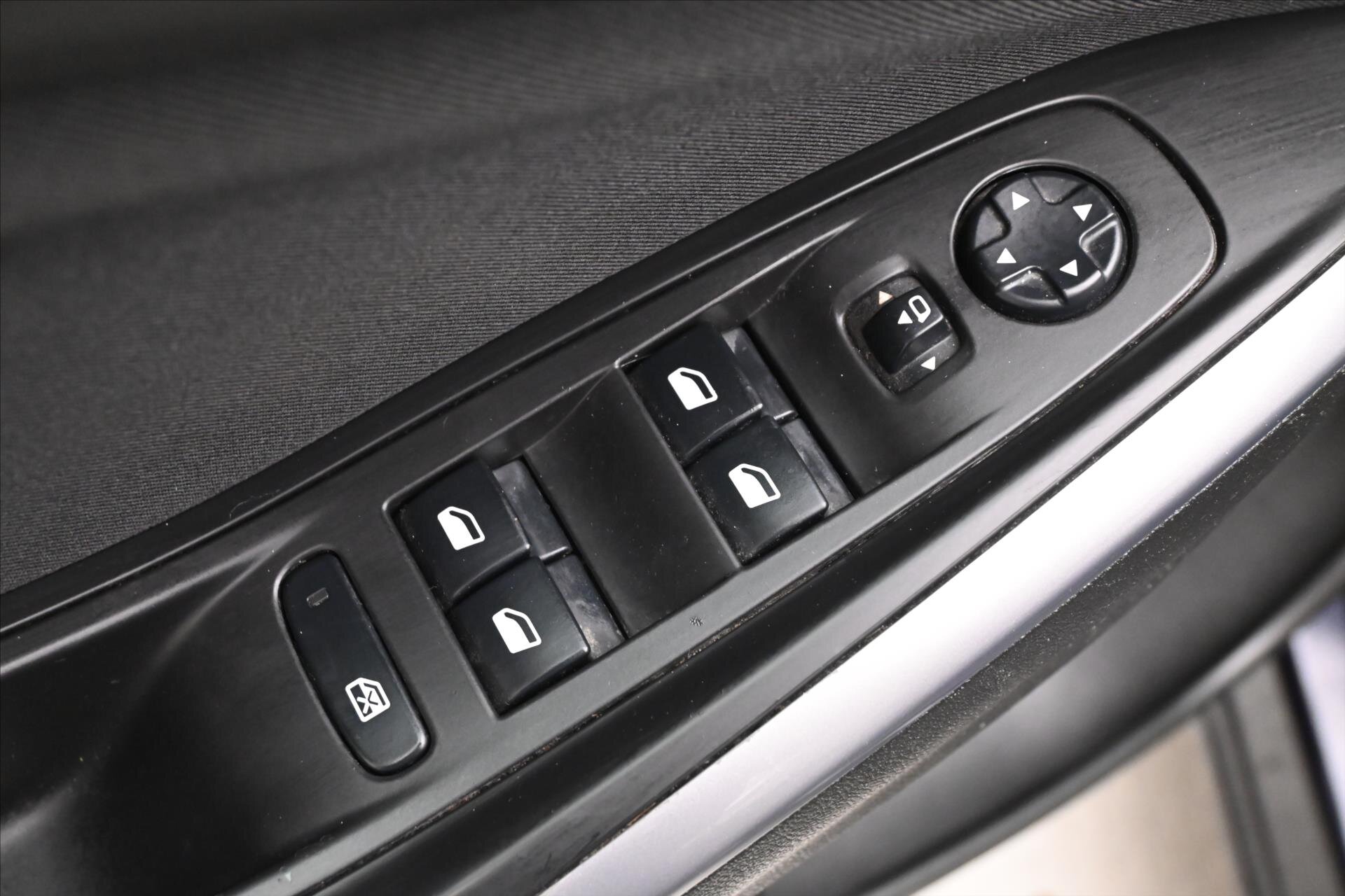 Opel Grandland X SUV / Terénní 1,6 l 88 kw