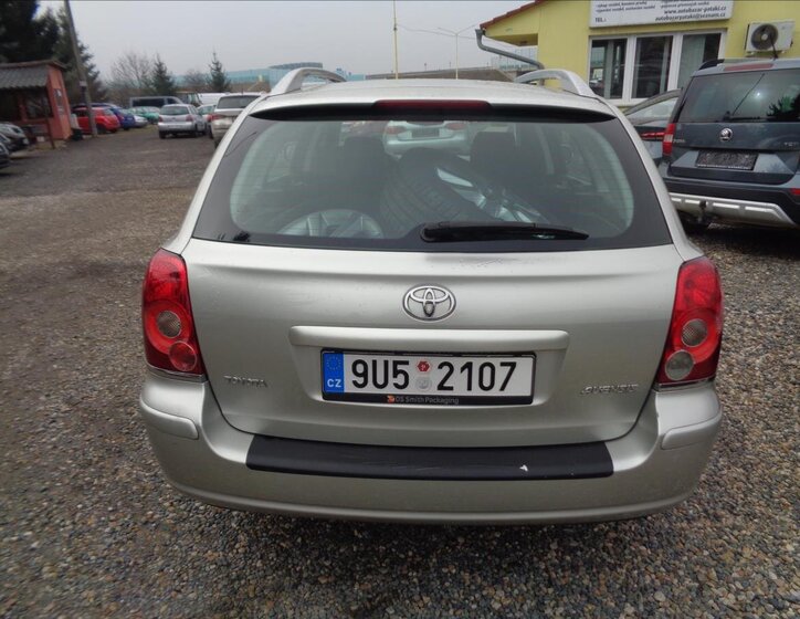 Toyota Avensis Kombi 2,0 l 108 kw