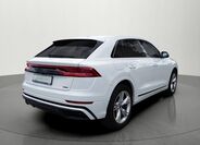 Audi Q8 4