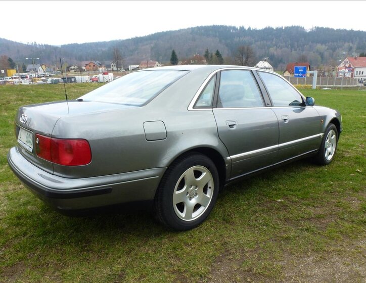 Audi A8 10