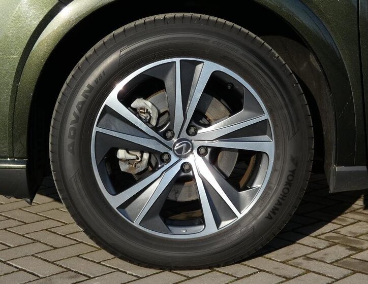 Lexus RX 350h SUV / Terénní 2,5 l 140 kw