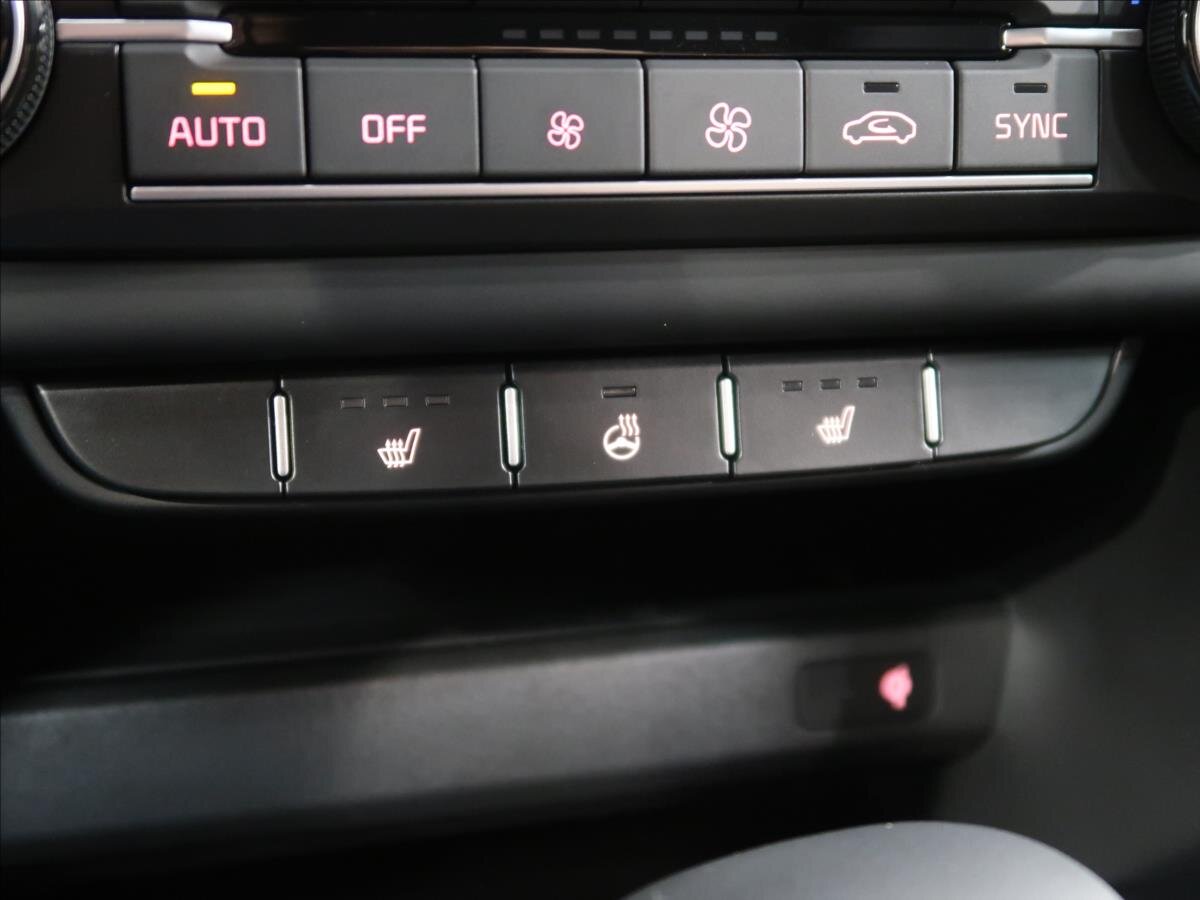 KIA XCeed CUV / Crossover 1,5 l 103 kw