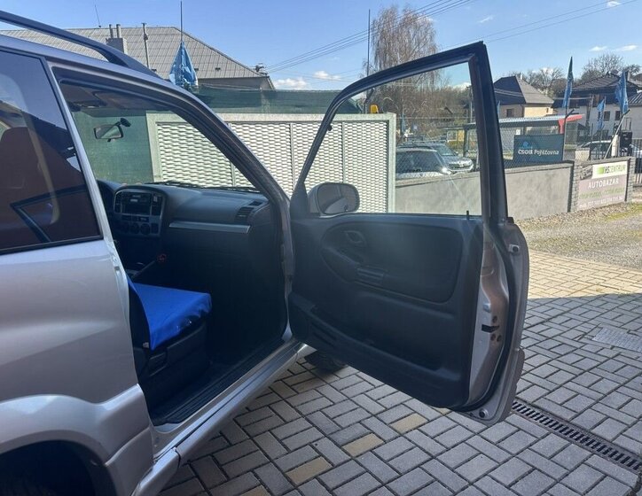 Suzuki Grand Vitara SUV / Terénní 2,0 l 94 kw