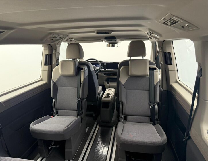 Volkswagen Multivan 13