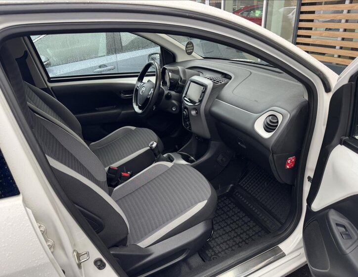 Toyota Aygo Hatchback 998,0 53 kw