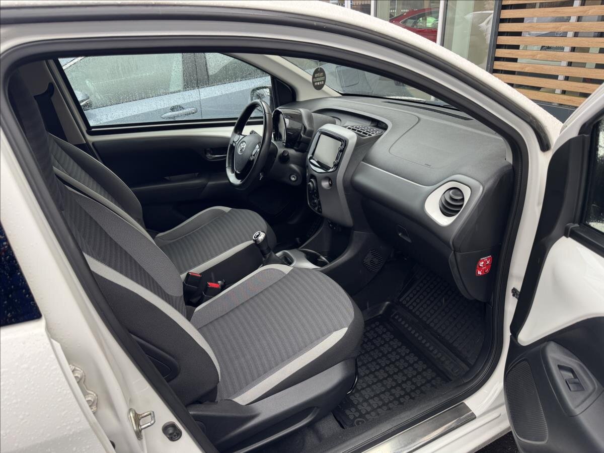 Toyota Aygo Hatchback 998,0 53 kw