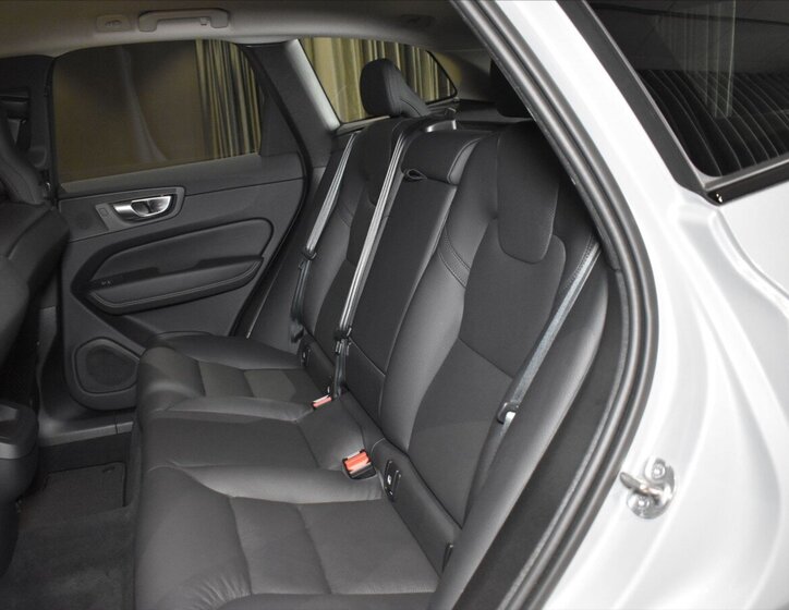 Volvo XC60 SUV / Terénní 2,0 l 145 kw