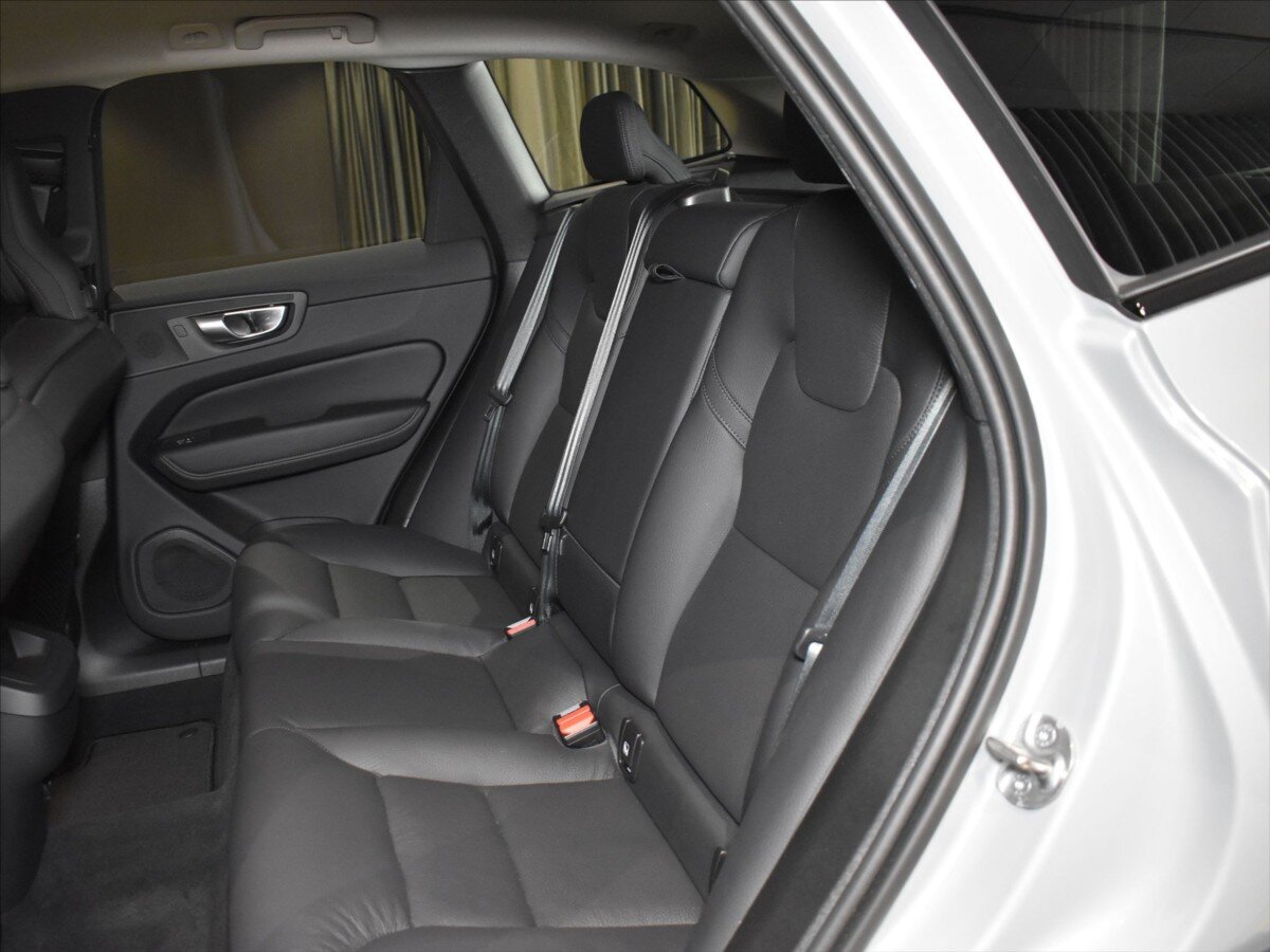 Volvo XC60 SUV / Terénní 2,0 l 145 kw