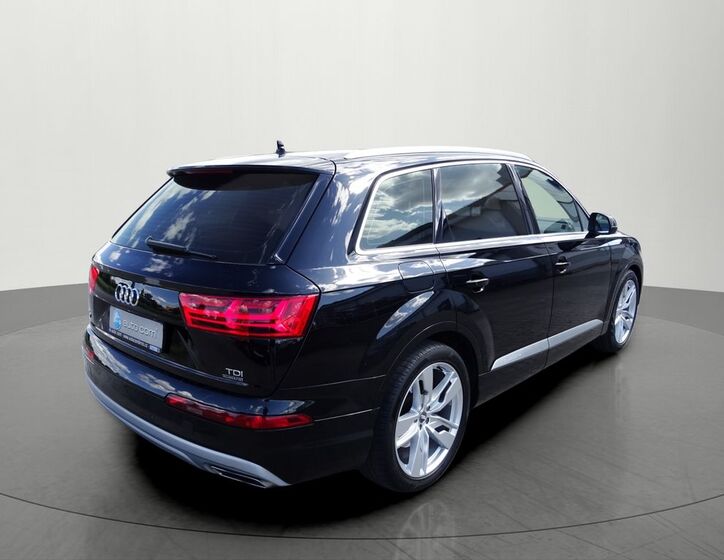 Audi Q7 4