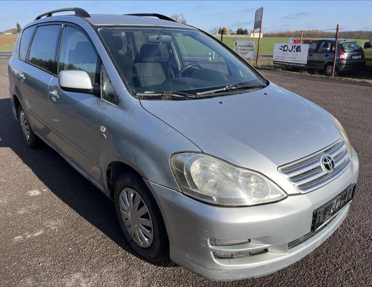 Toyota Avensis Verso 3