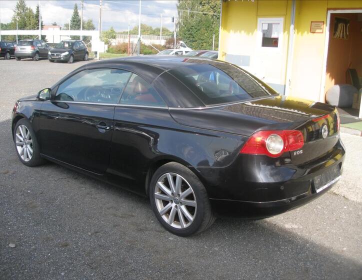 Volkswagen EOS 2